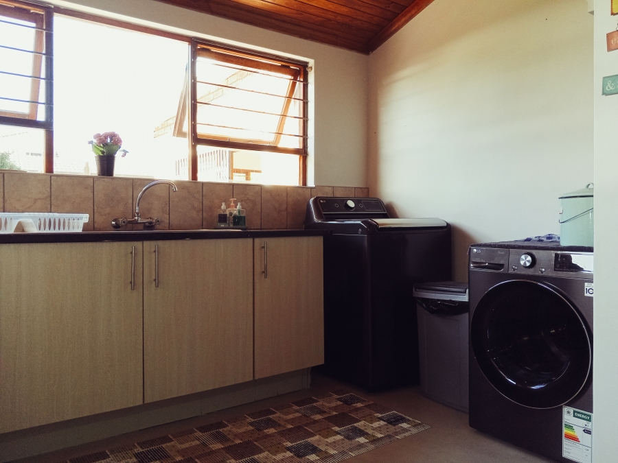 6 Bedroom Property for Sale in Bayview Western Cape